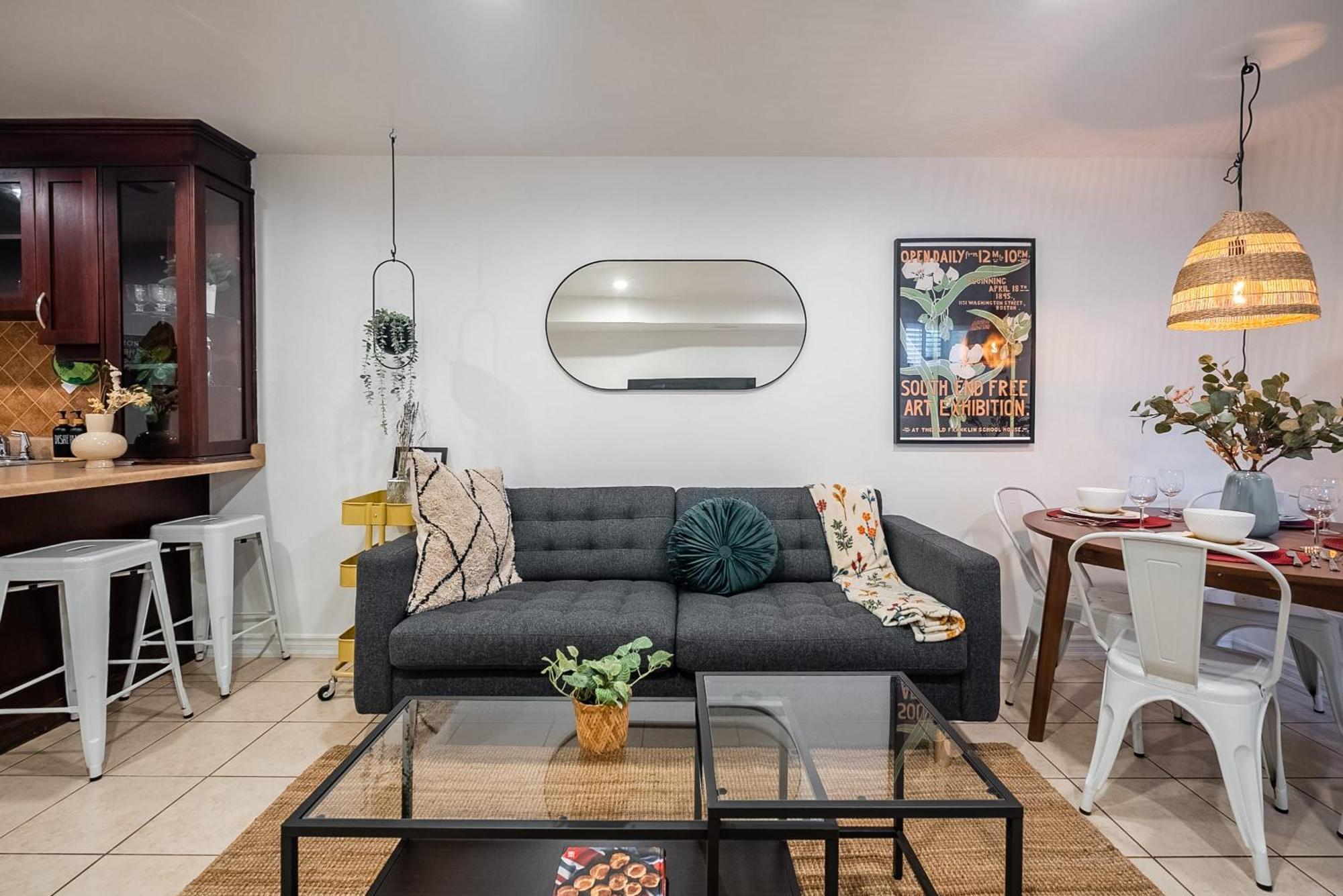 Basement Suite With Private Patio In Davenport Toronto Exterior foto