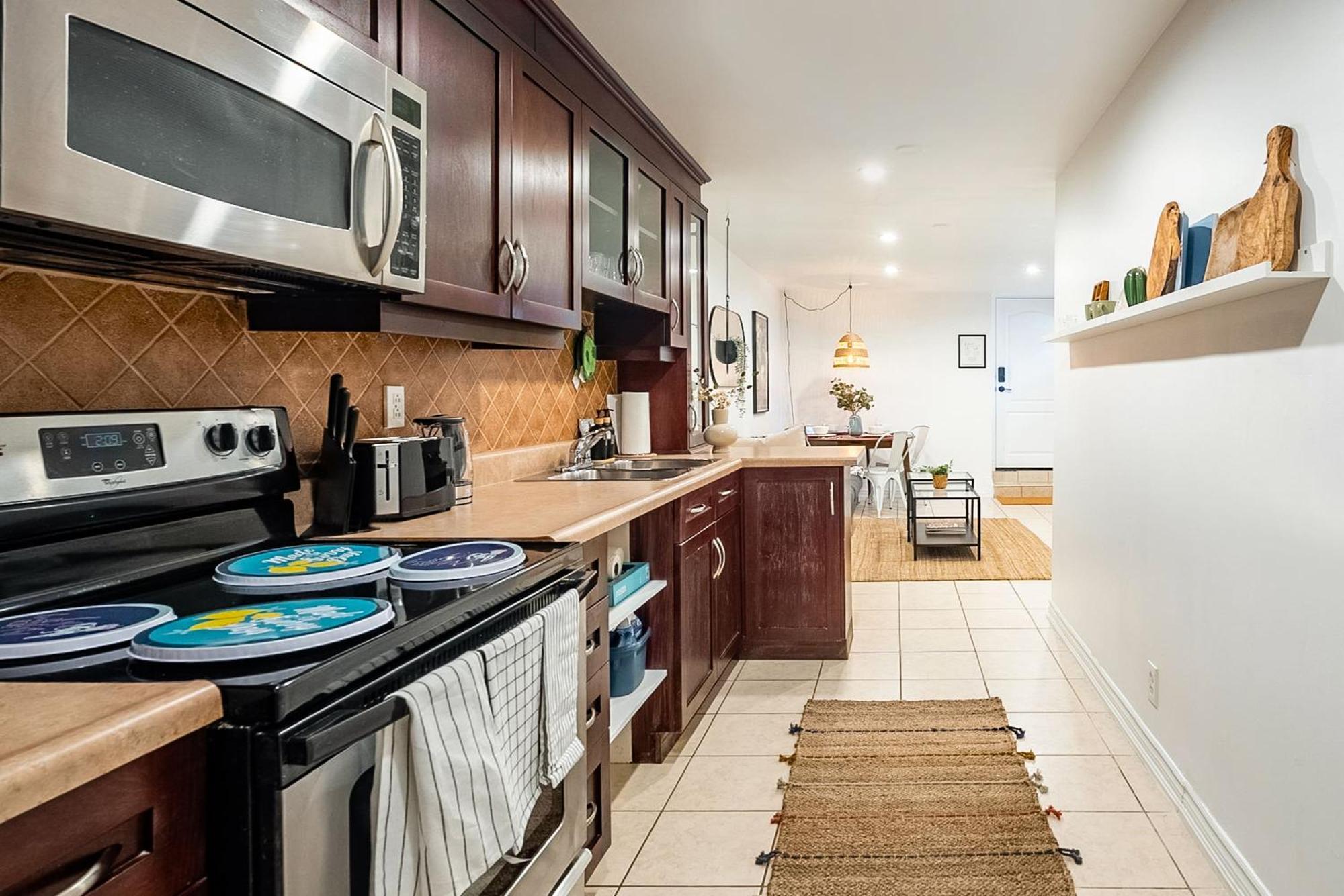 Basement Suite With Private Patio In Davenport Toronto Exterior foto